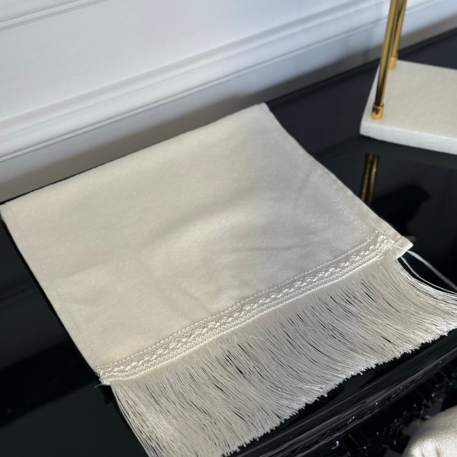 Beyaz Püsküllü küçük boy havlu